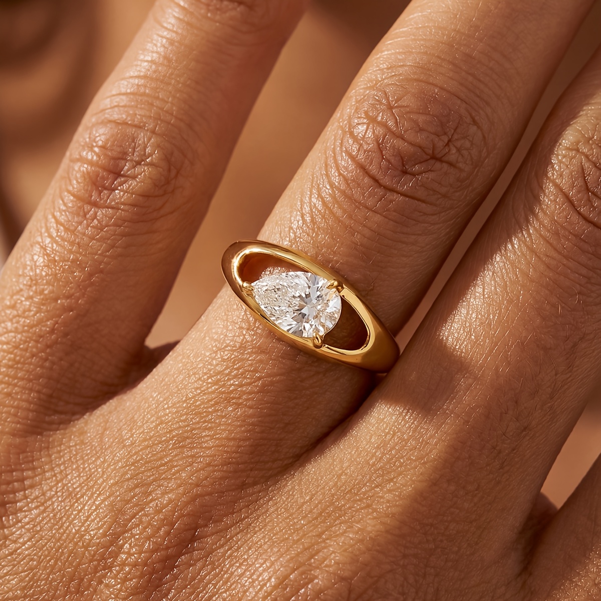Women's Vintage Openwork Teardrop Ring for Parties and Weddings